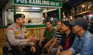 Sambangi Pos Kamling RW 07 Galur, Bhabinkamtibmas Ajak Warga Tingkatkan Kewaspadaan dan Jaga Kamtibmas