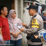 Door to Door System Polsek Cempaka Putih, Bhabinkamtibmas Rawasari Ajak Warga Bersama Cegah Kejahatan