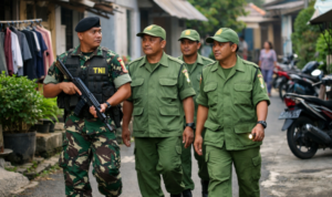 Babinsa Koramil 04/Jati Asih Sisir Permukiman Warga Bersama dan Linmas, Antisipasi Gangguan Kamtibmas